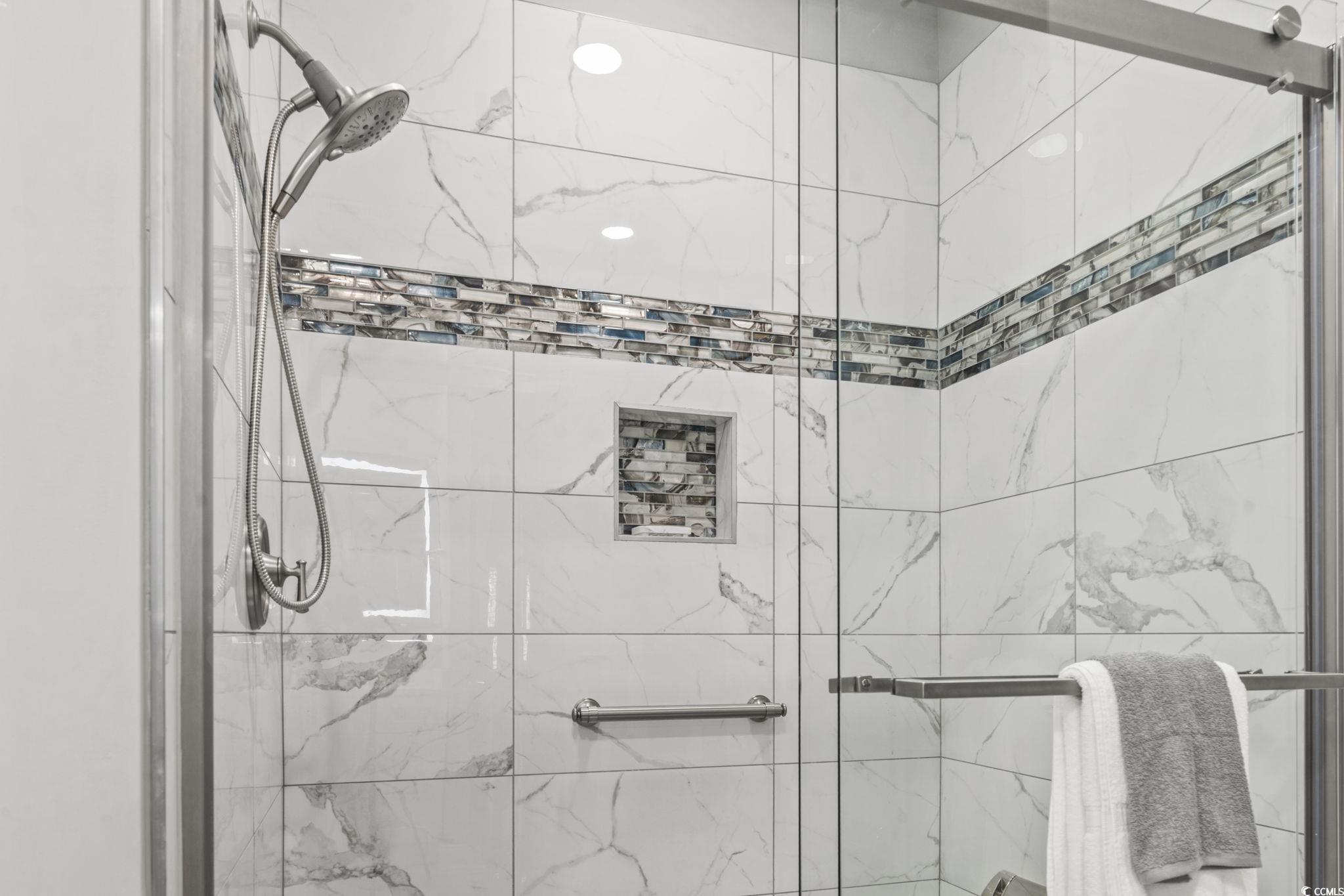 104 High Circle Unit: 8C