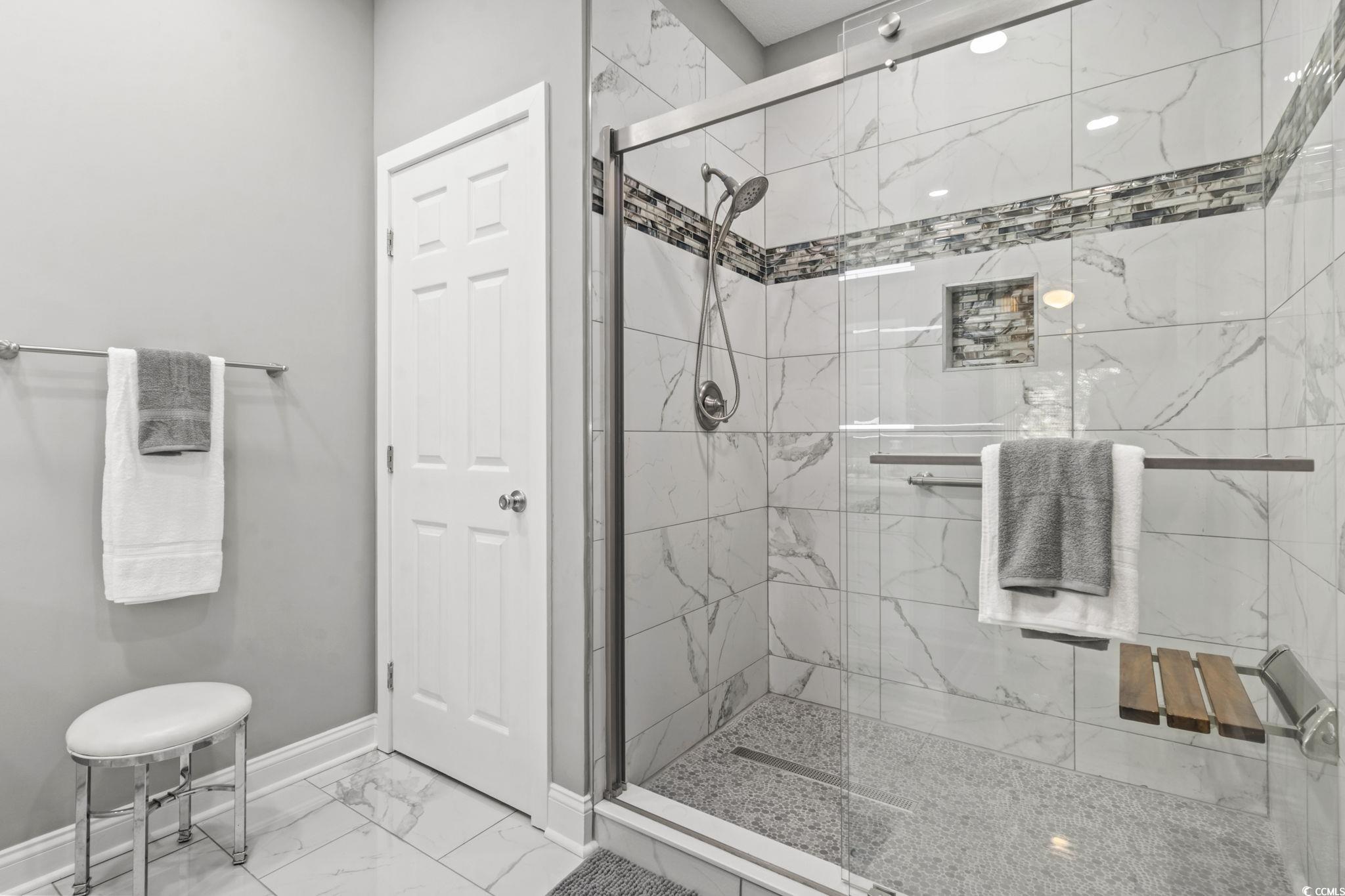 104 High Circle Unit: 8C