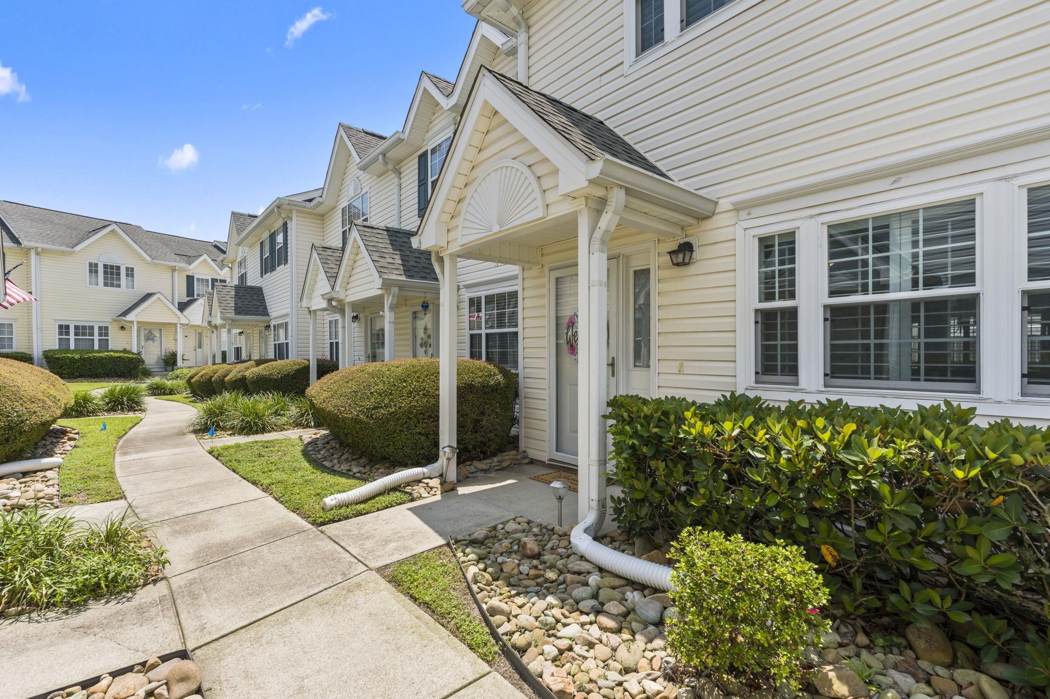 611 2nd Ave. S Unit: 16 E