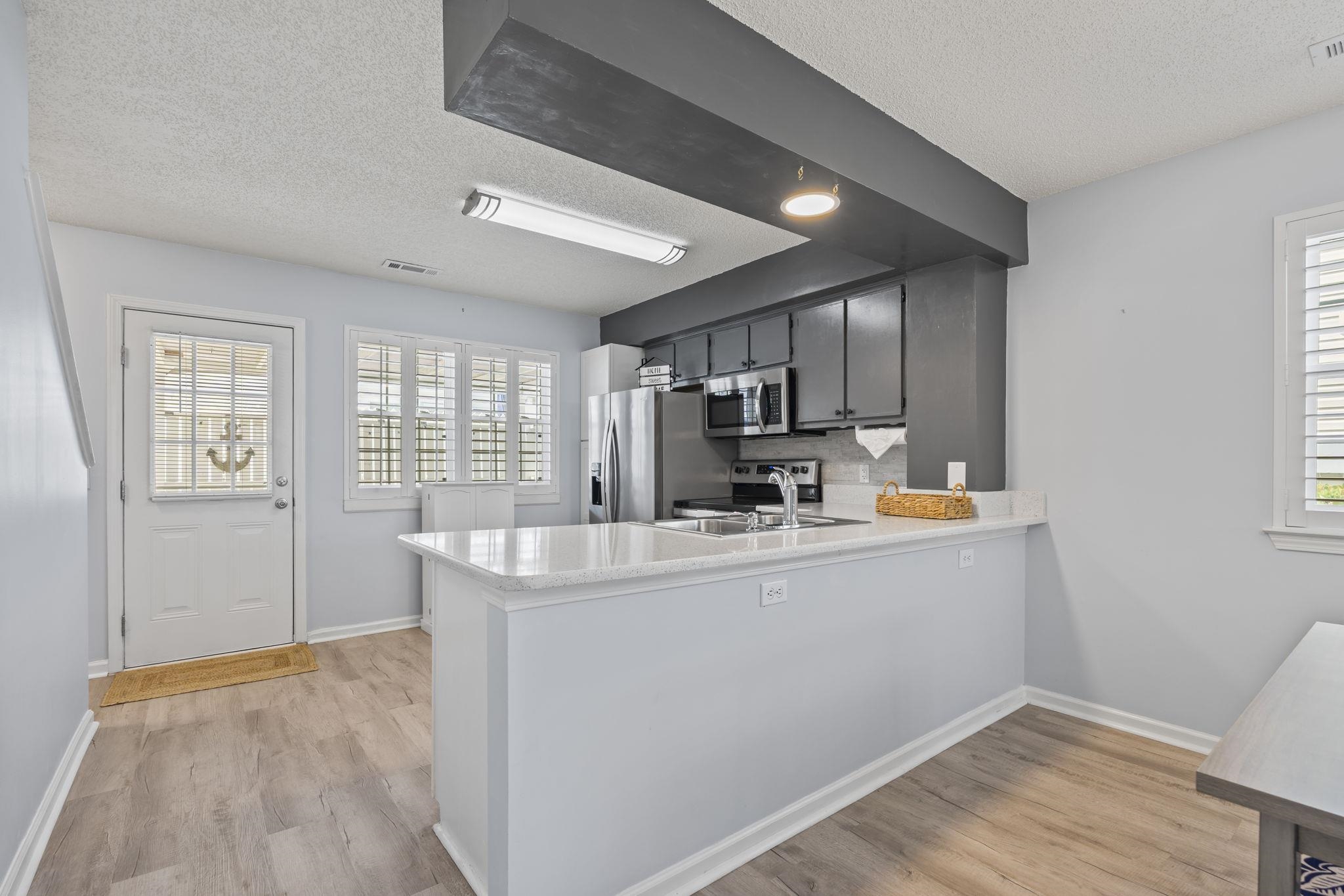 611 2nd Ave. S Unit: 16 E