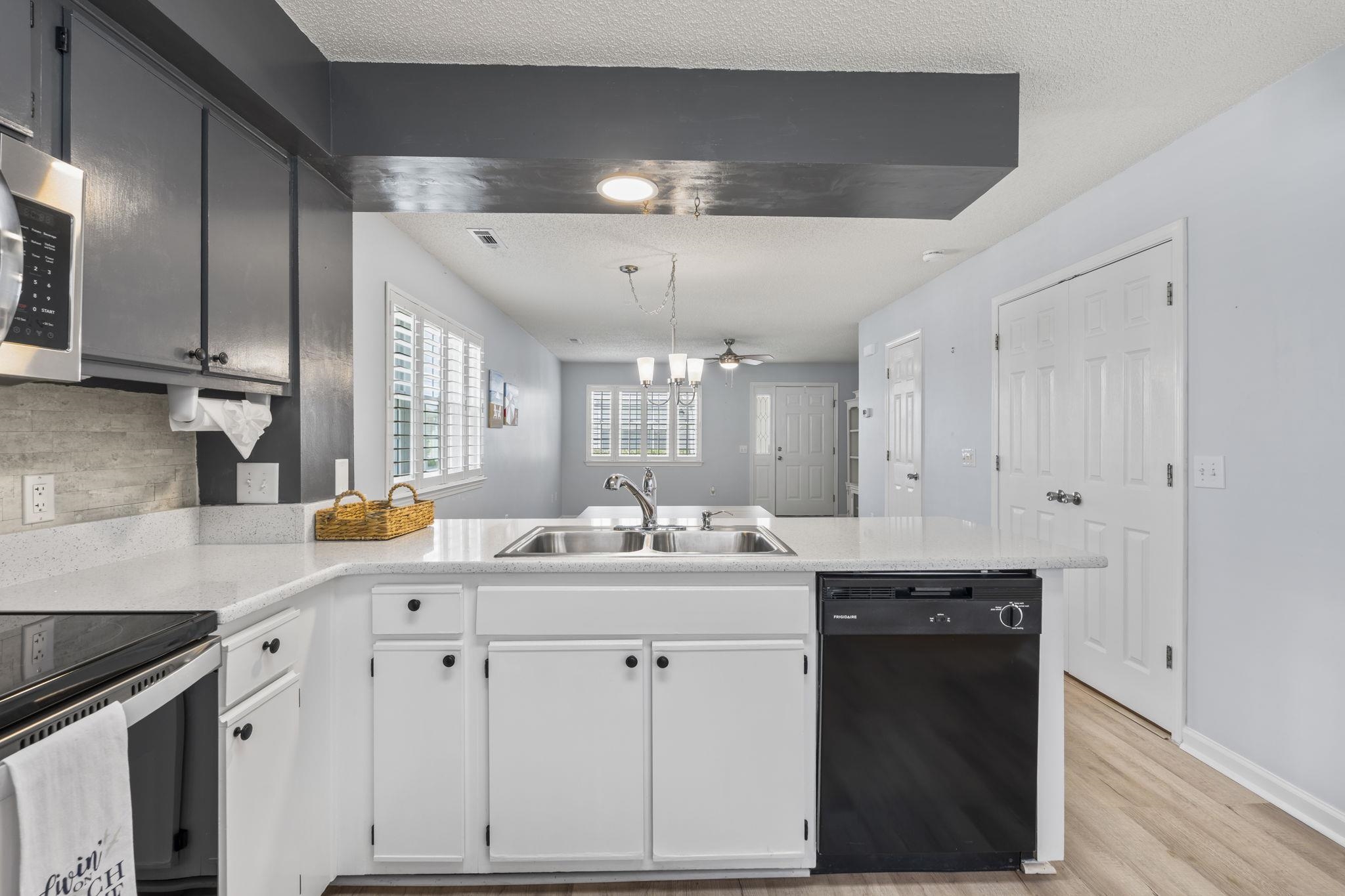 611 2nd Ave. S Unit: 16 E