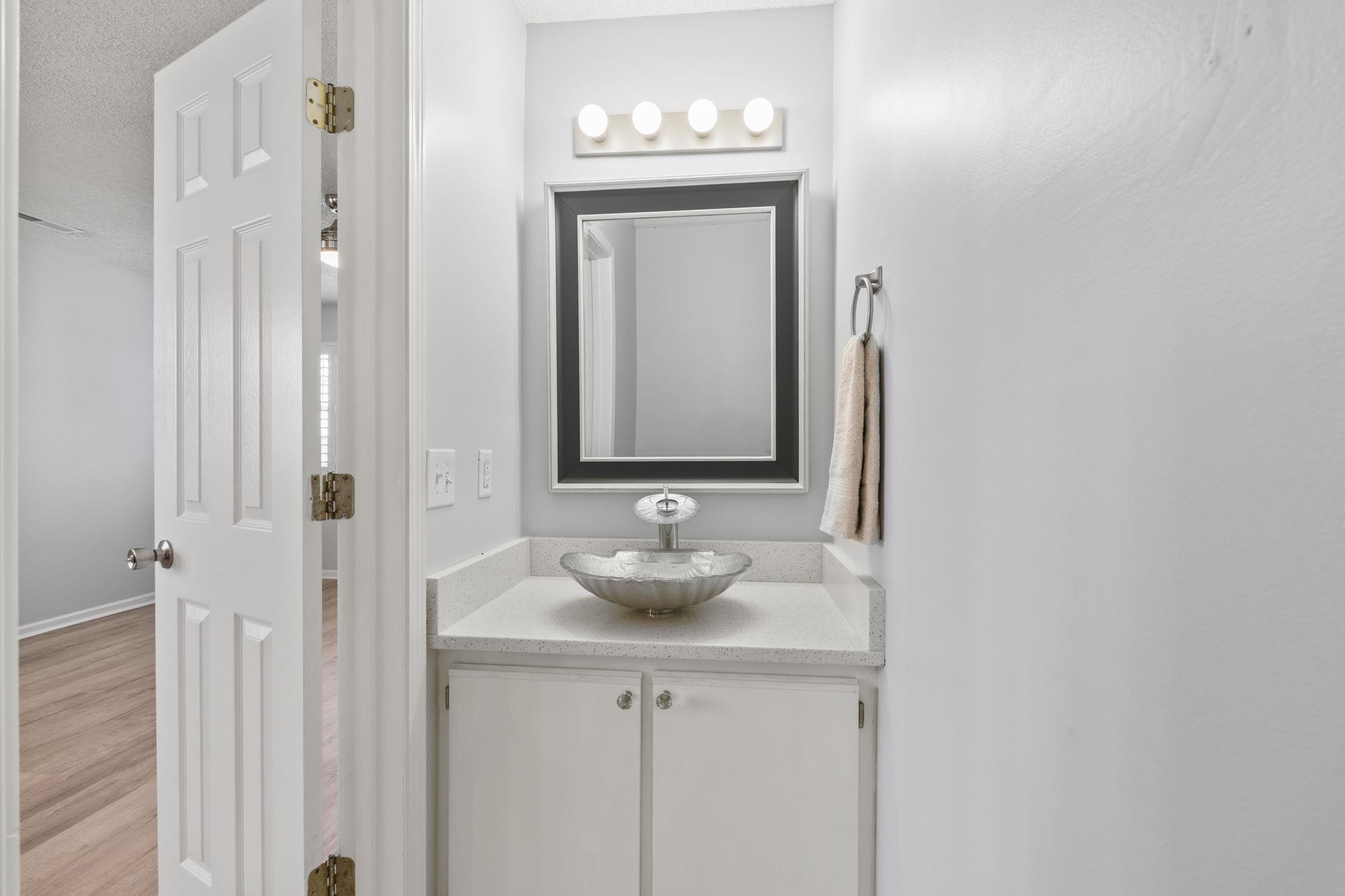 611 2nd Ave. S Unit: 16 E