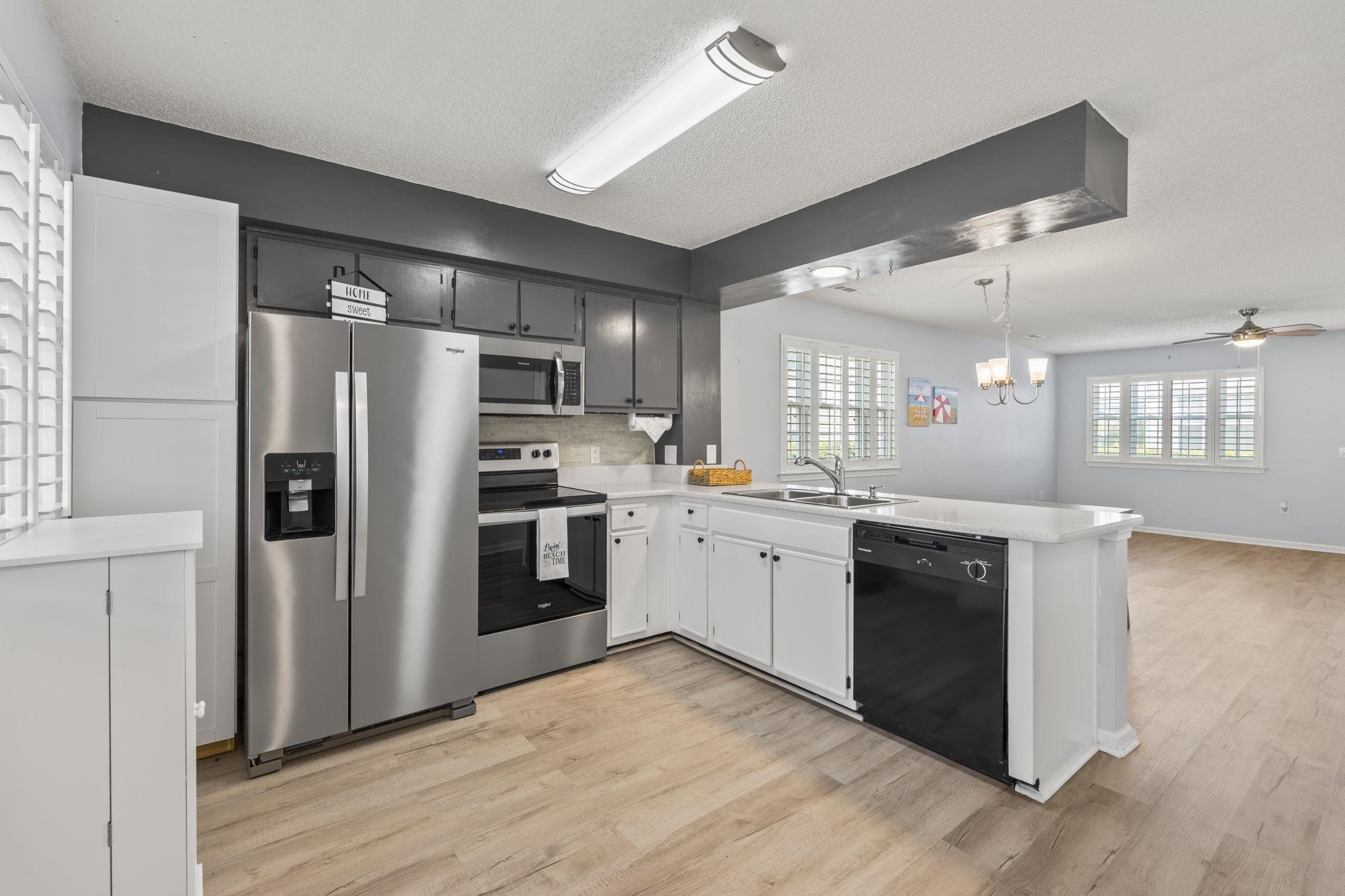 611 2nd Ave. S Unit: 16 E