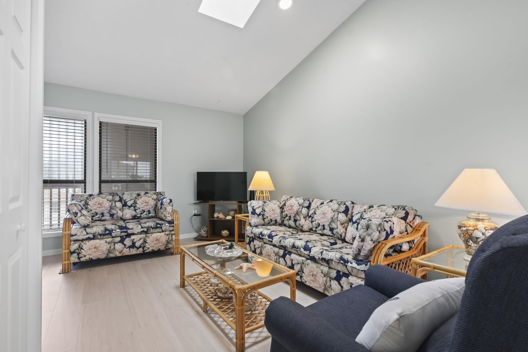 212 29th Ave. N Unit: 206