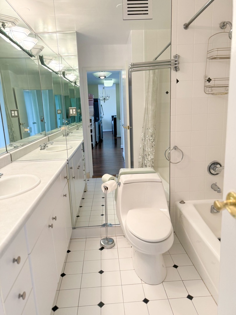 111 E Chestnut Street Unit: 42J