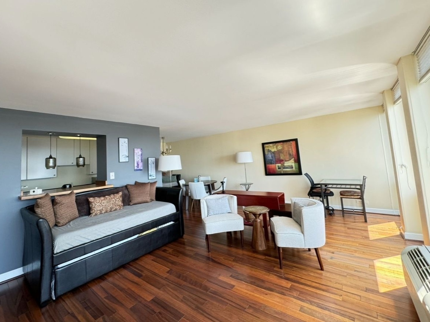 111 E Chestnut Street Unit: 42J