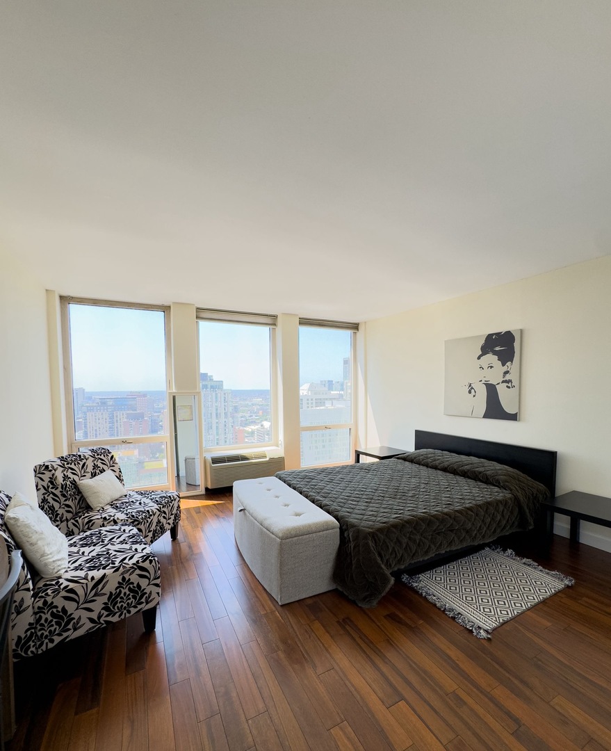 111 E Chestnut Street Unit: 42J