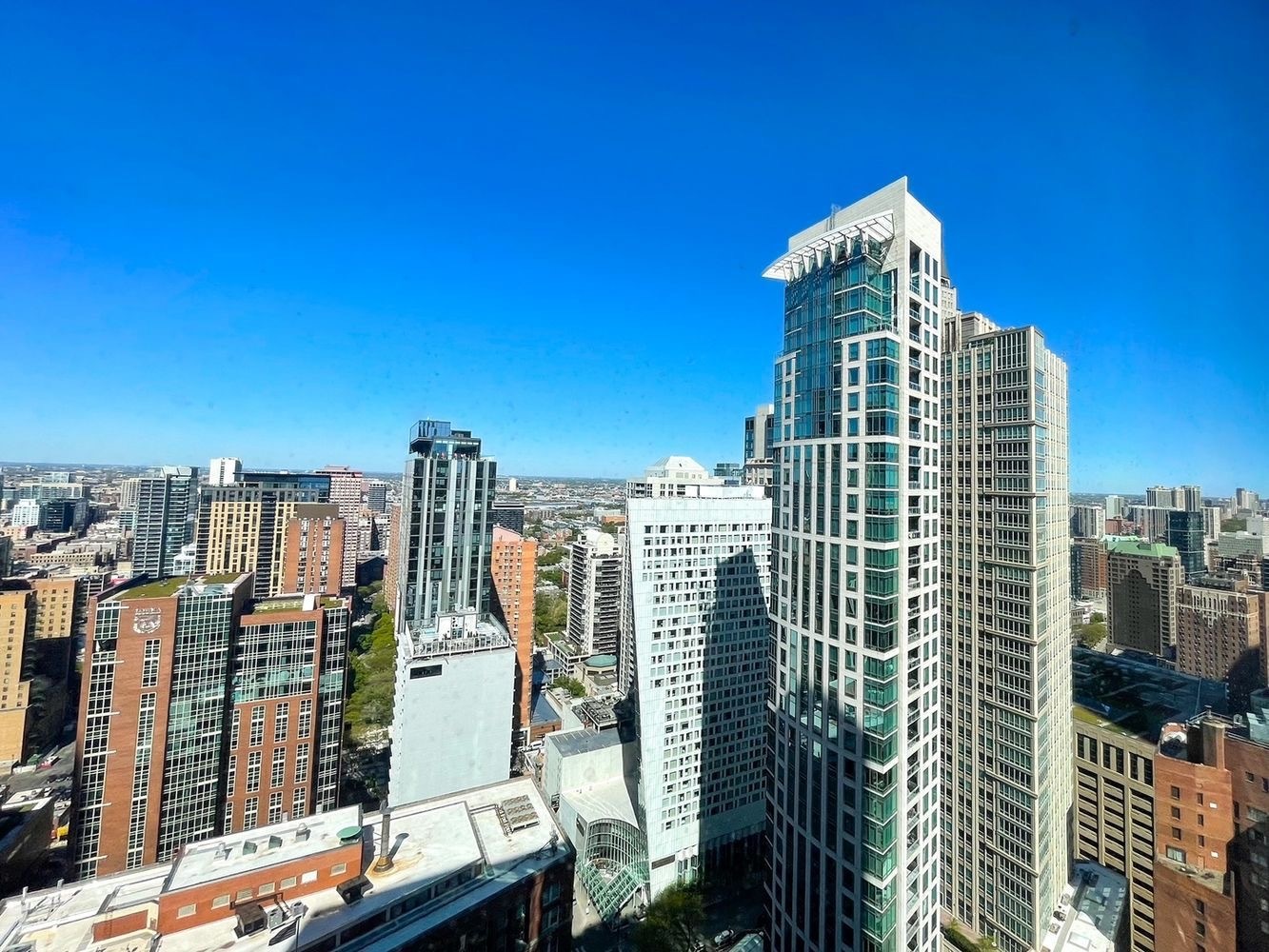 111 E Chestnut Street Unit: 42J