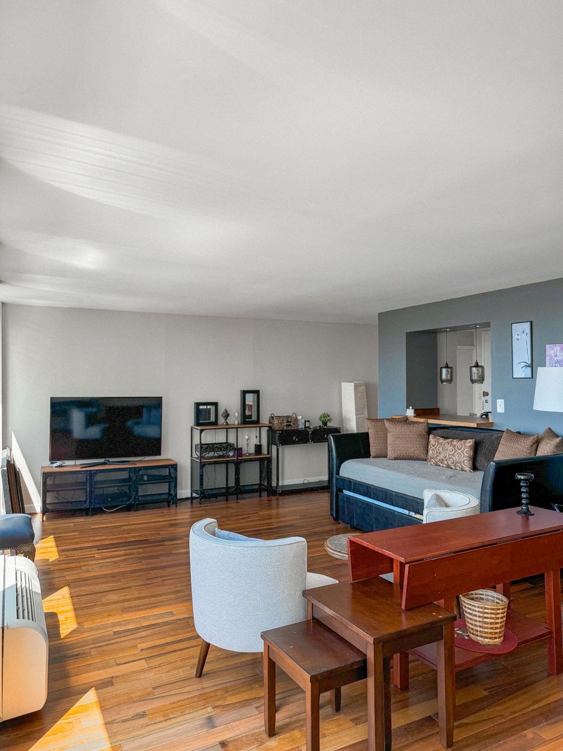 111 E Chestnut Street Unit: 42J