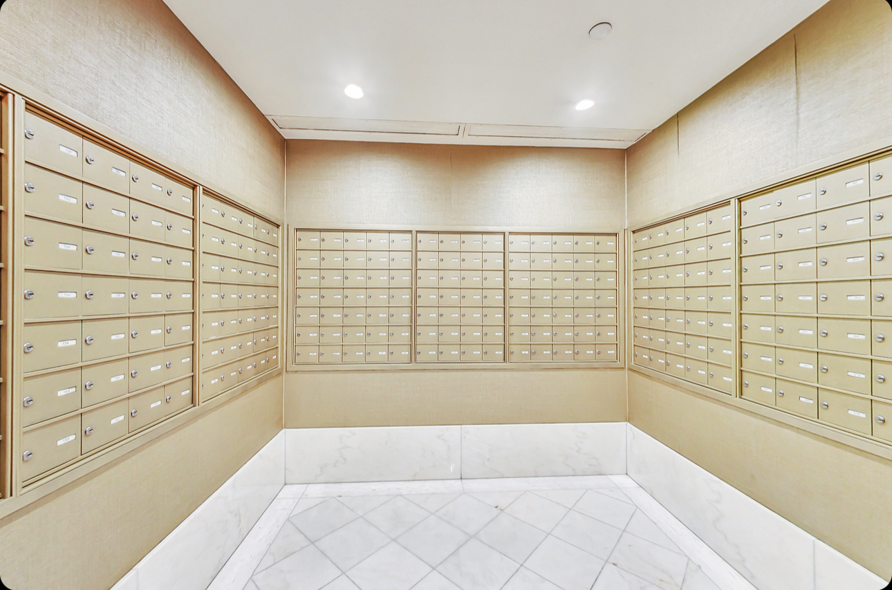 111 E Chestnut Street Unit: 42J