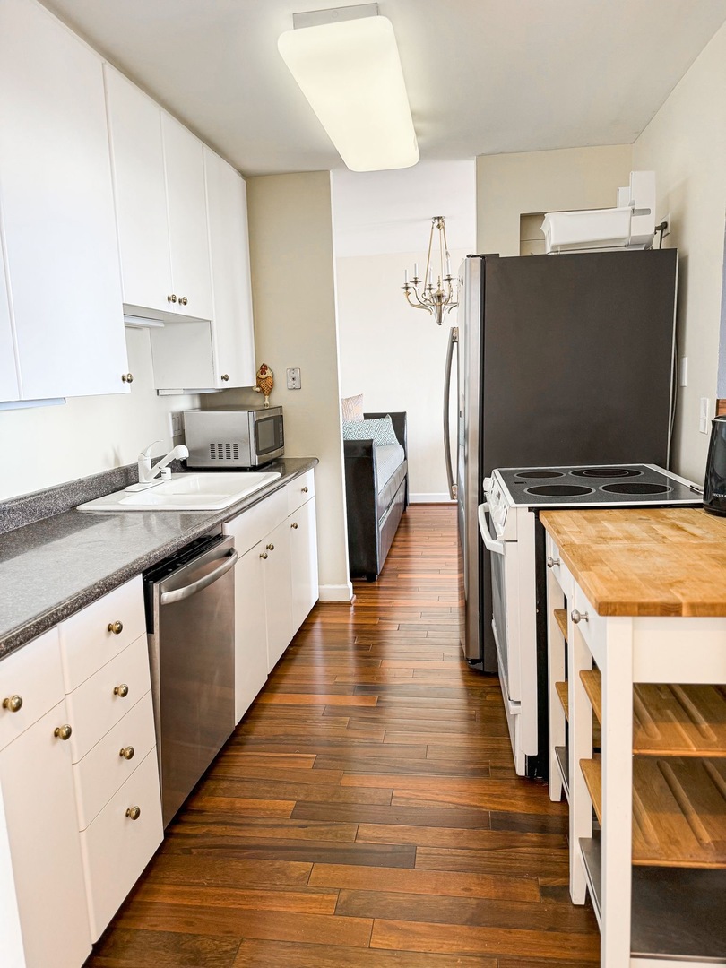 111 E Chestnut Street Unit: 42J