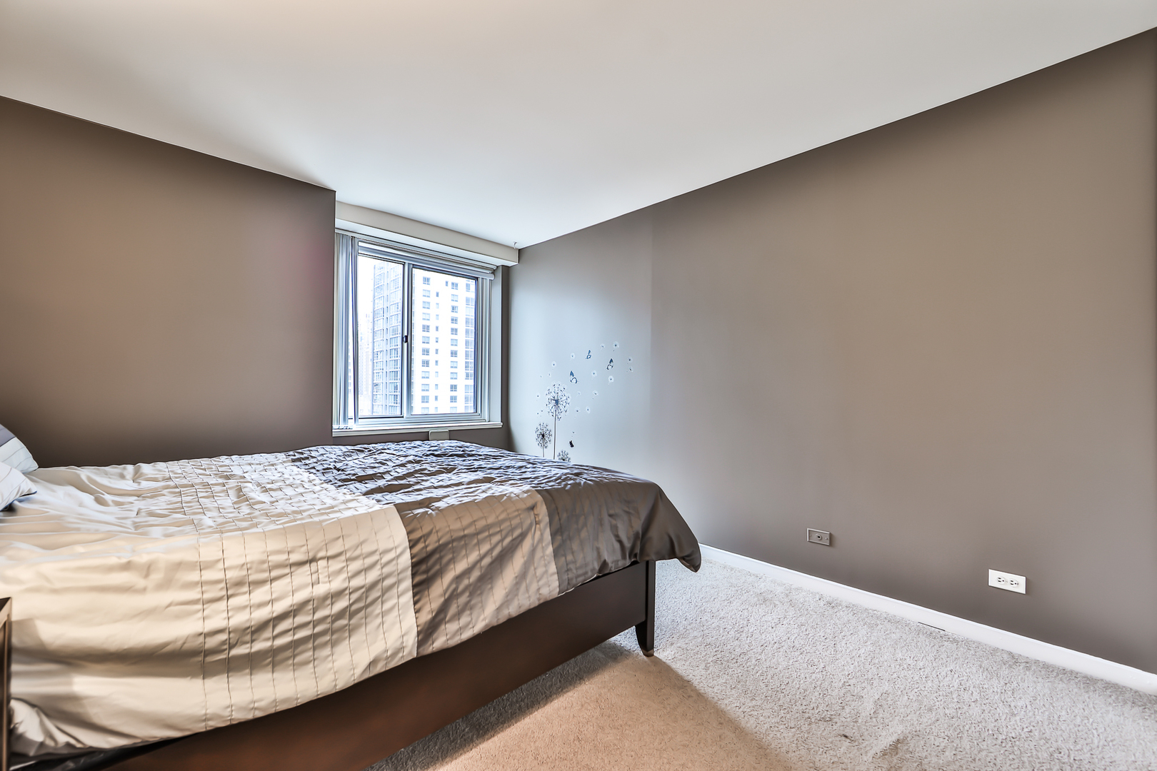 211 E Ohio Street Unit: 1910