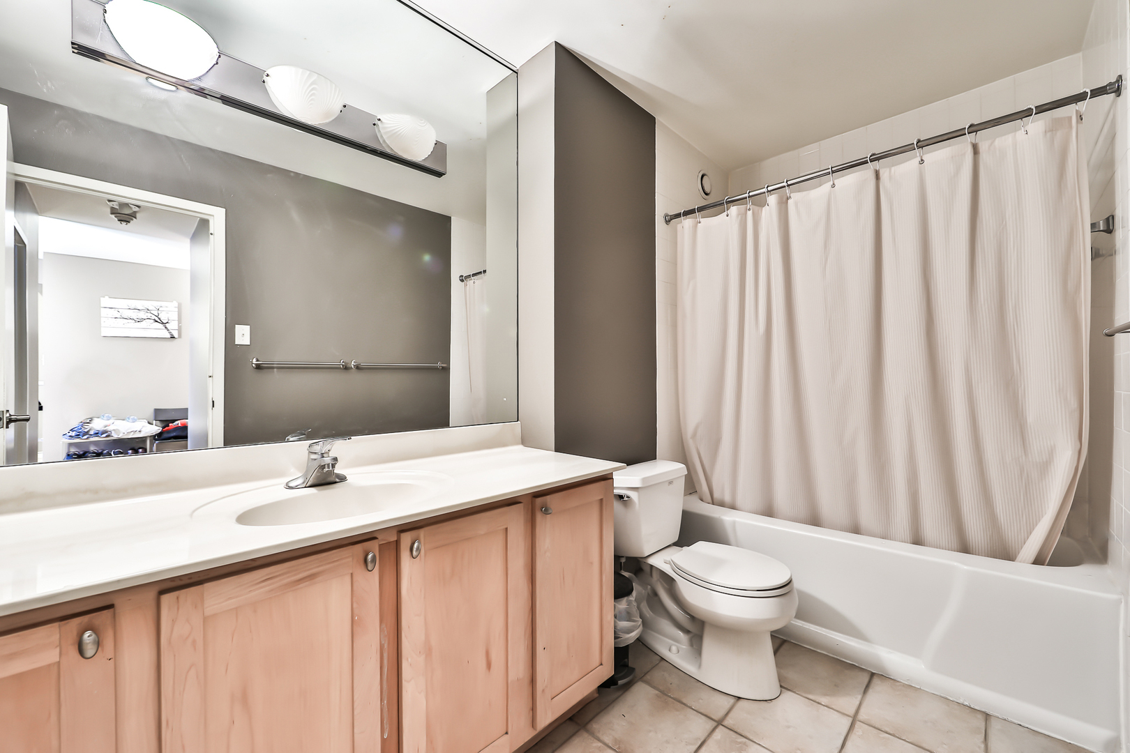 211 E Ohio Street Unit: 1910