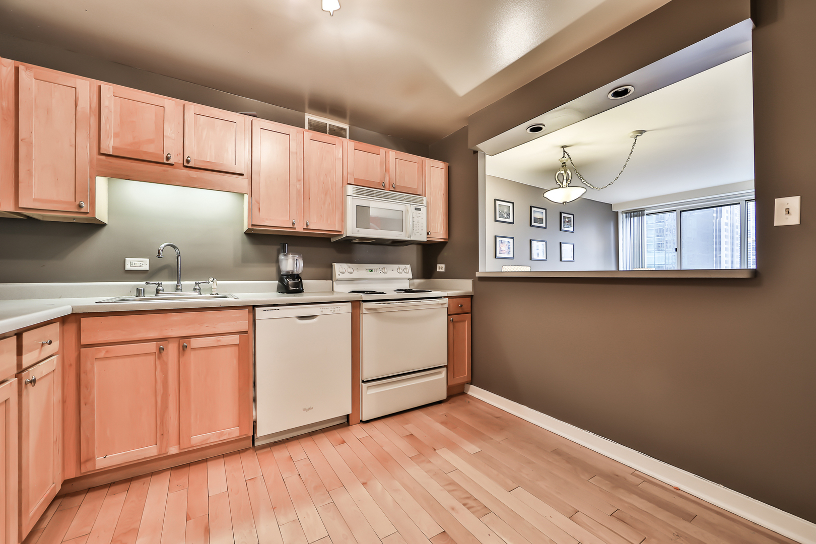 211 E Ohio Street Unit: 1910