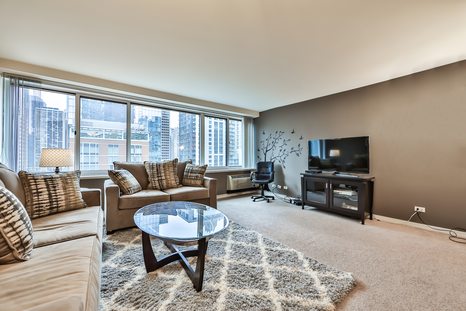 211 E Ohio Street Unit: 1910