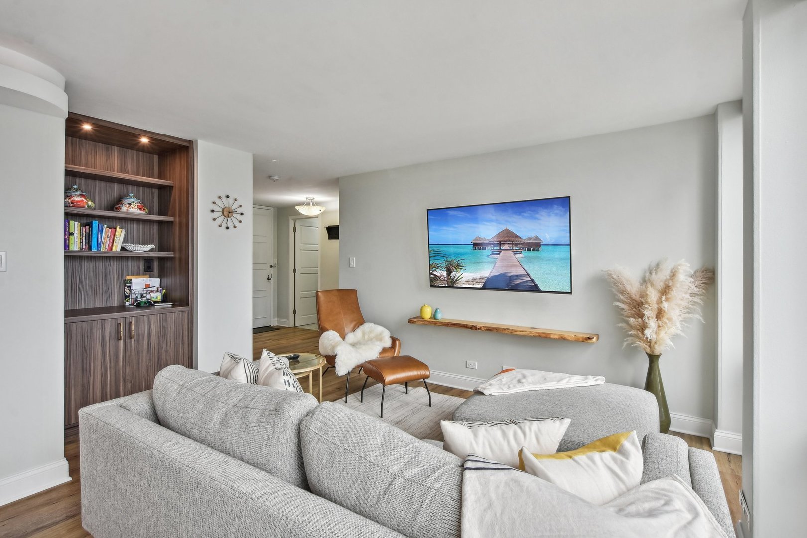 111 E Chestnut Street Unit: 31DE