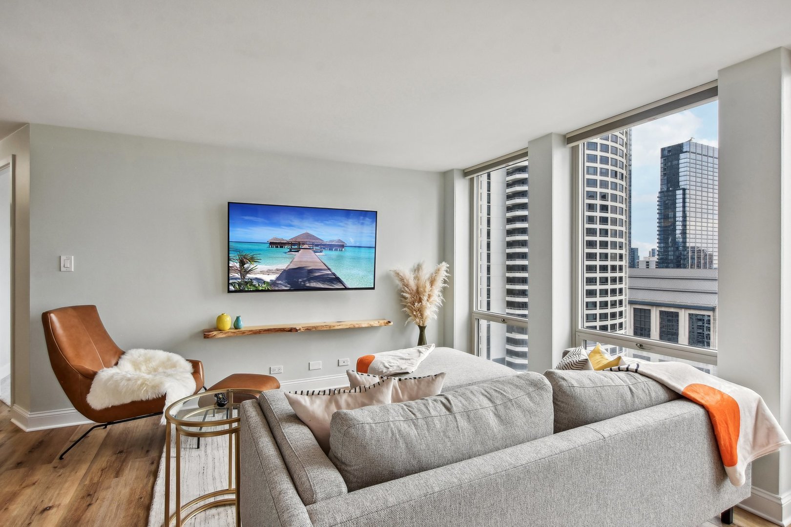 111 E Chestnut Street Unit: 31DE