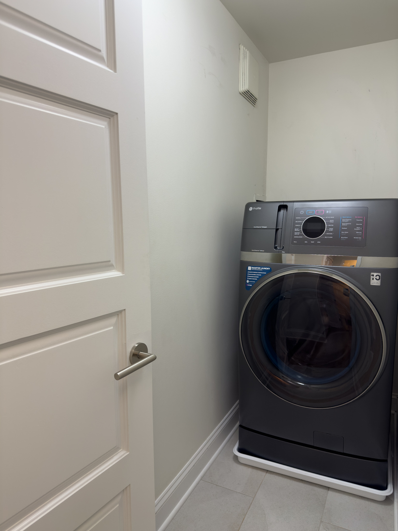 111 E Chestnut Street Unit: 31DE