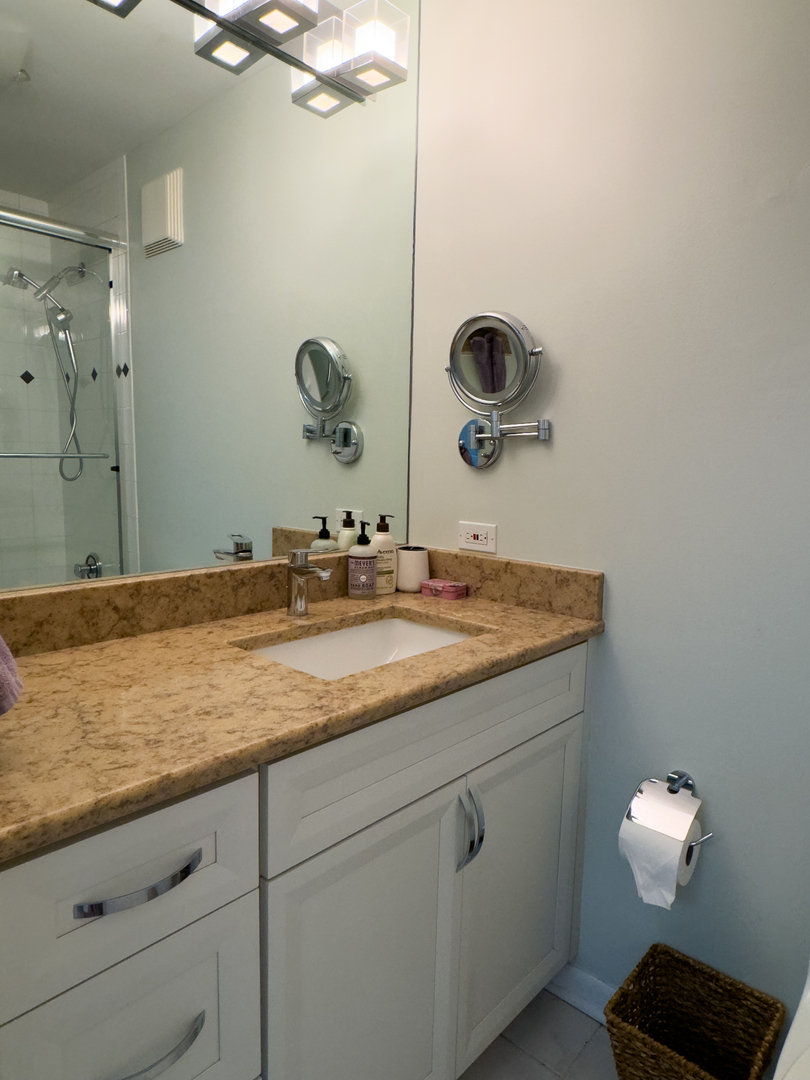 111 E Chestnut Street Unit: 31DE