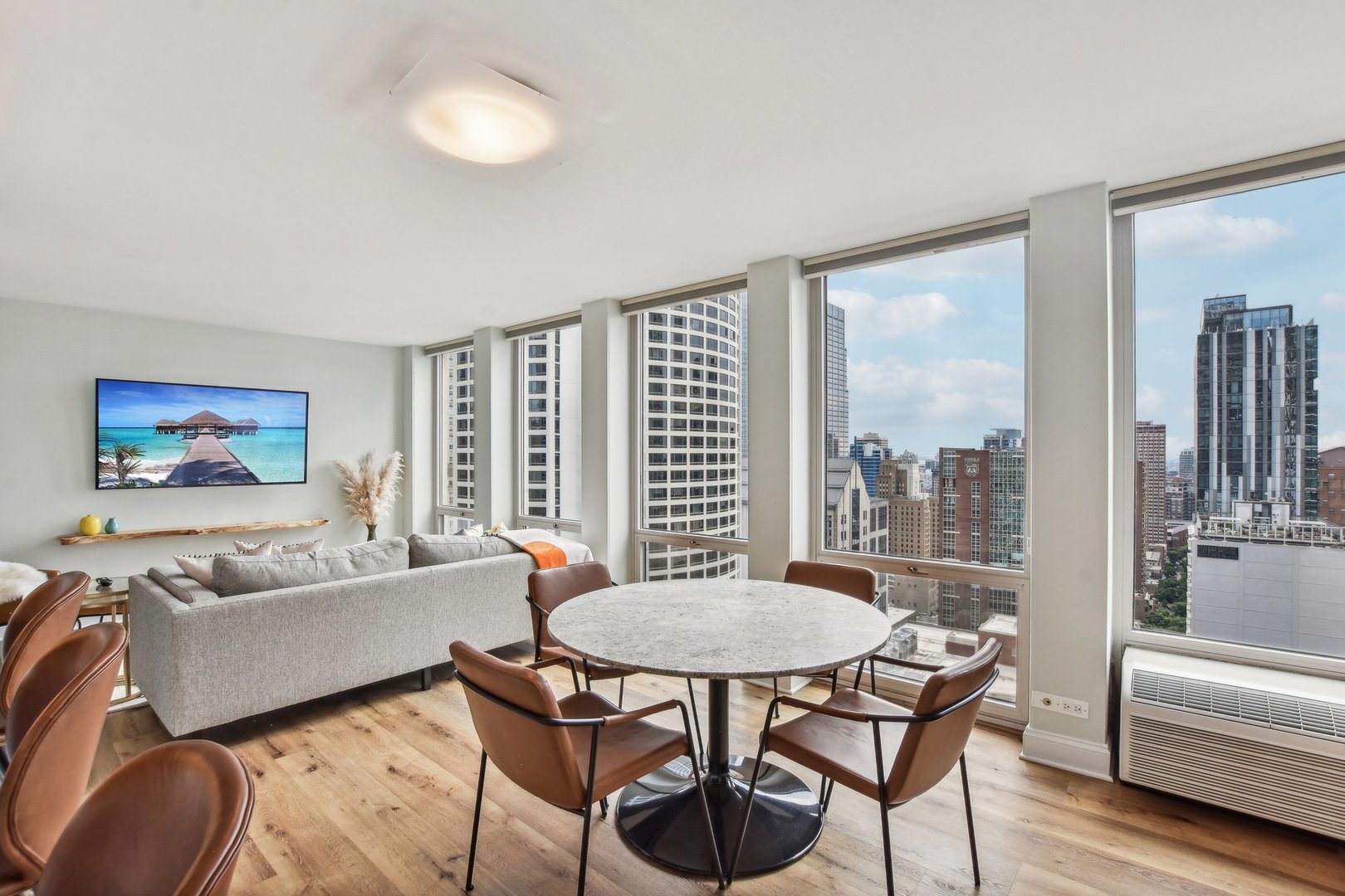 111 E Chestnut Street Unit: 31DE