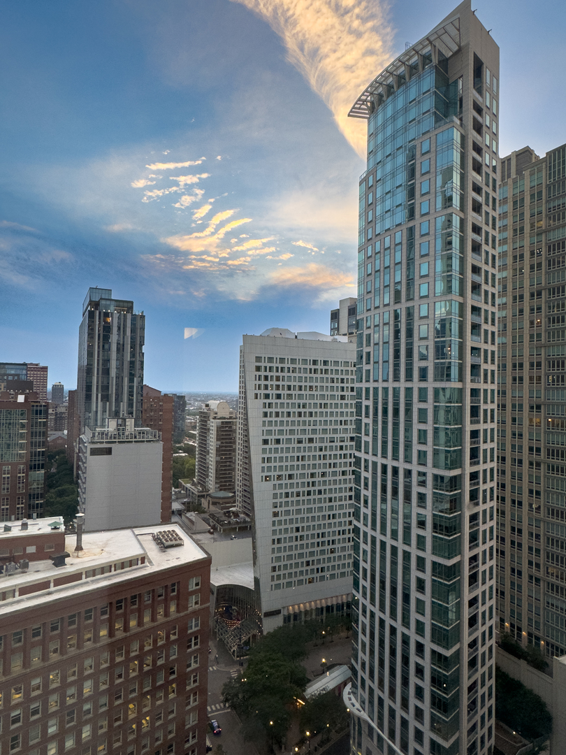 111 E Chestnut Street Unit: 31DE