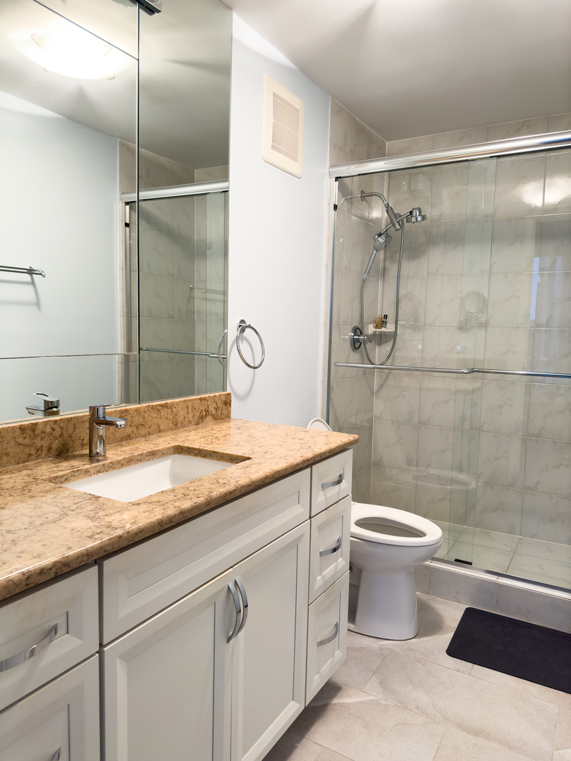 111 E Chestnut Street Unit: 31DE