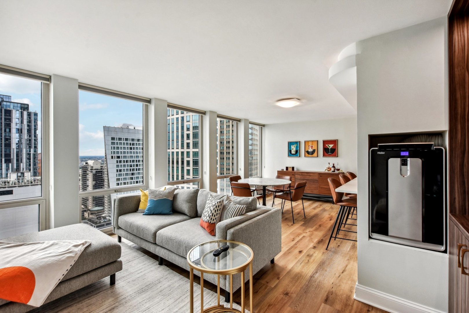 111 E Chestnut Street Unit: 31DE