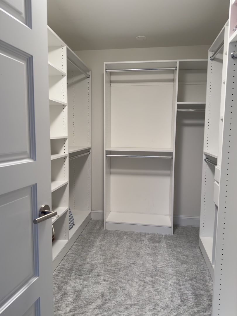 111 E Chestnut Street Unit: 31DE