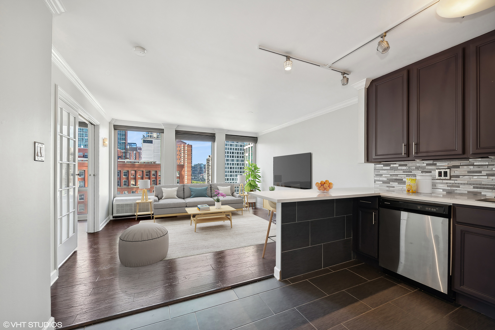 111 E Chestnut Street Unit: 17B