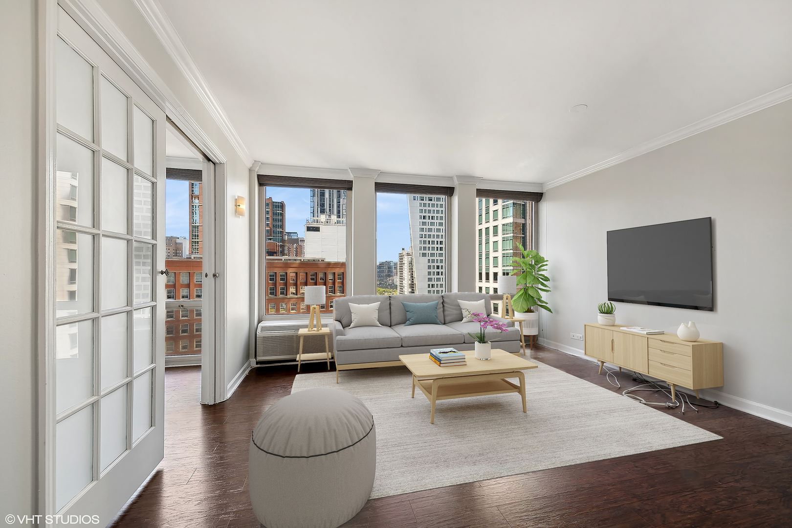 111 E Chestnut Street Unit: 17B