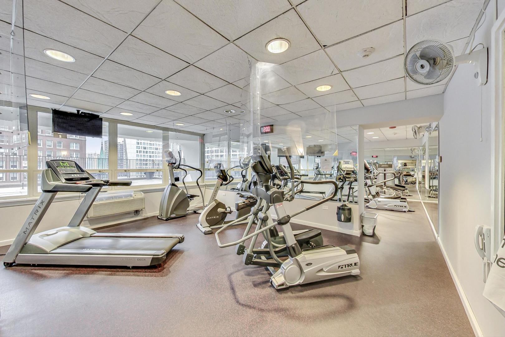 111 E Chestnut Street Unit: 17B