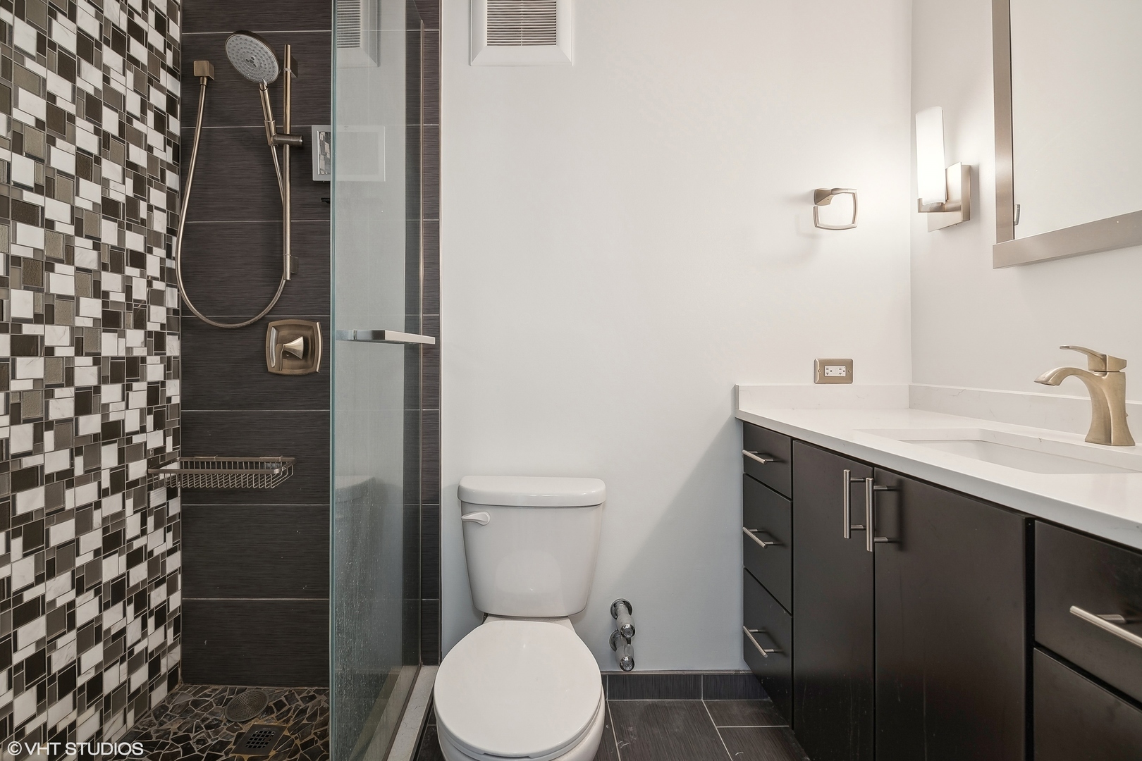 111 E Chestnut Street Unit: 17B