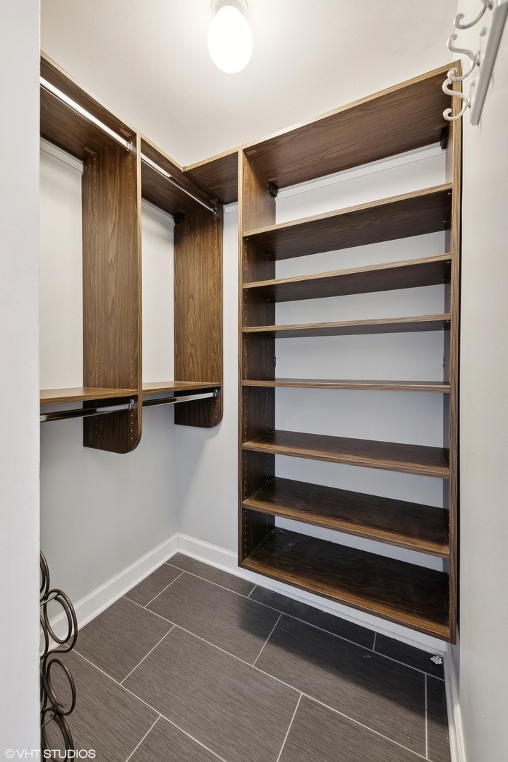 111 E Chestnut Street Unit: 17B