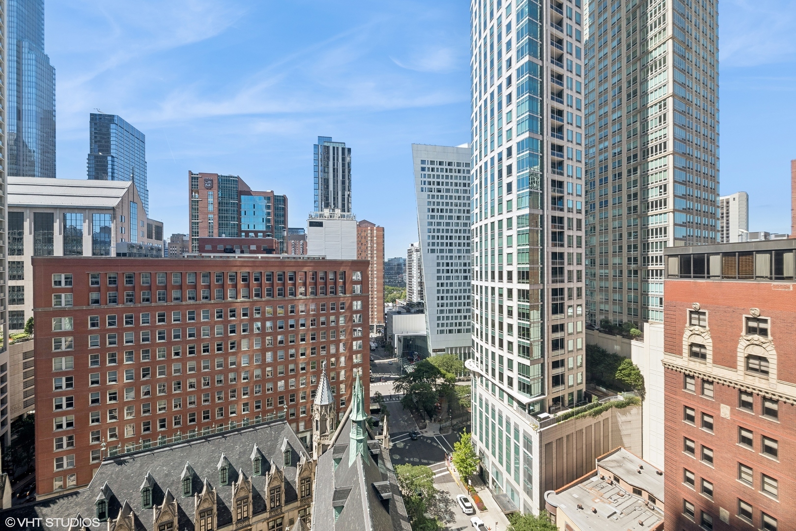 111 E Chestnut Street Unit: 17B