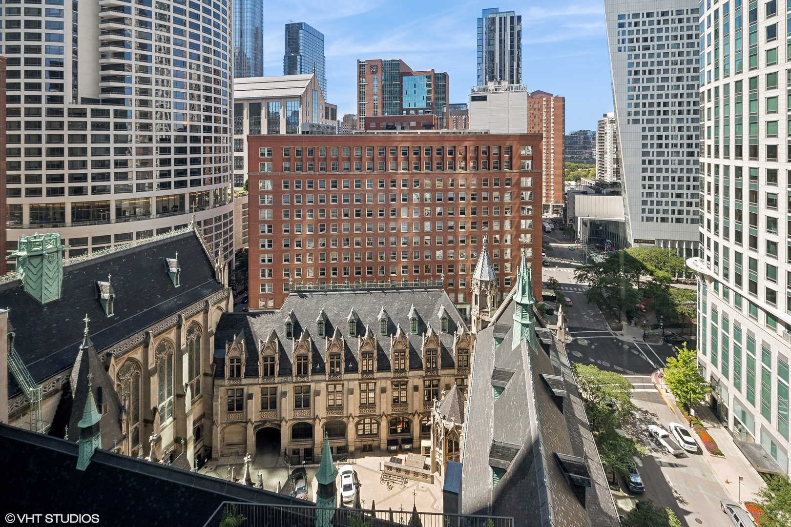 111 E Chestnut Street Unit: 17B