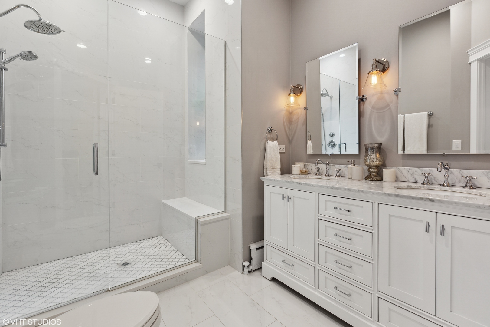 2016 N Cleveland Avenue Unit: 2N