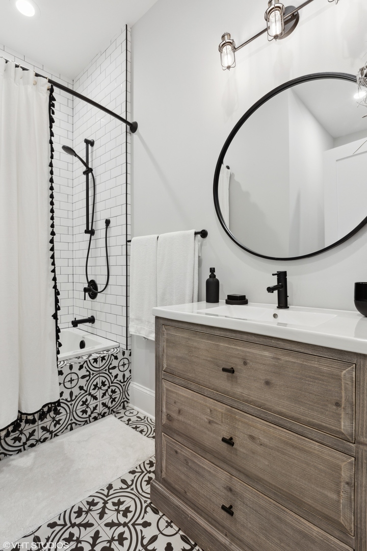 2016 N Cleveland Avenue Unit: 2N