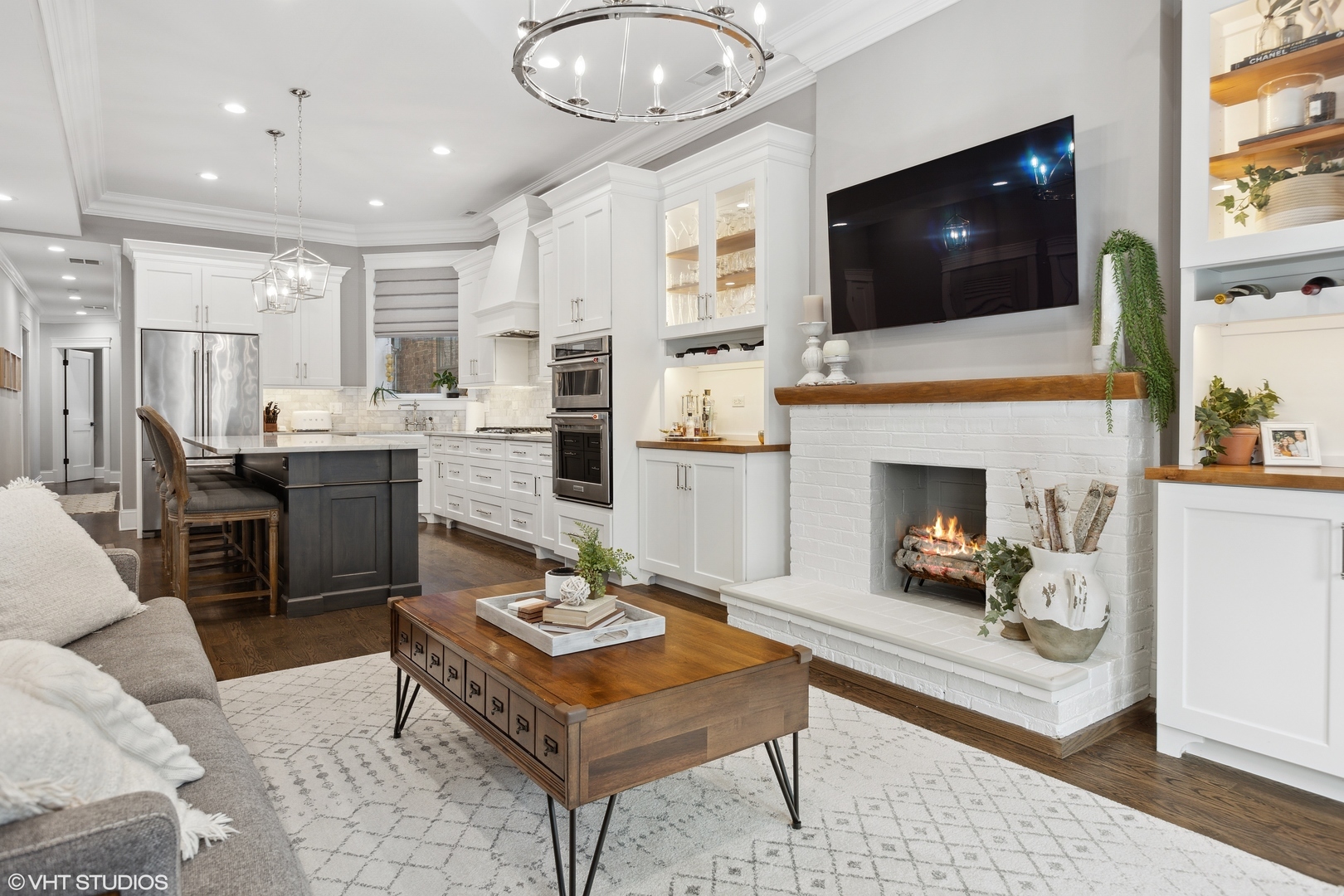 2016 N Cleveland Avenue Unit: 2N