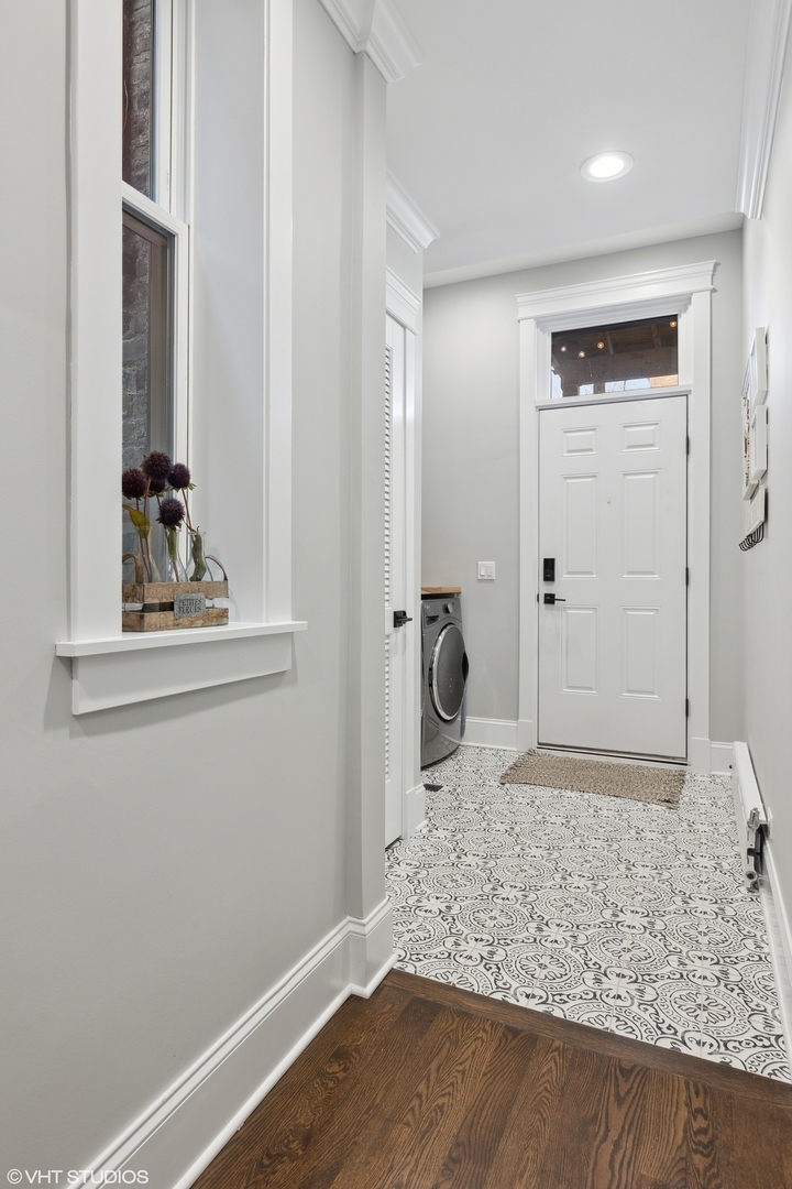 2016 N Cleveland Avenue Unit: 2N