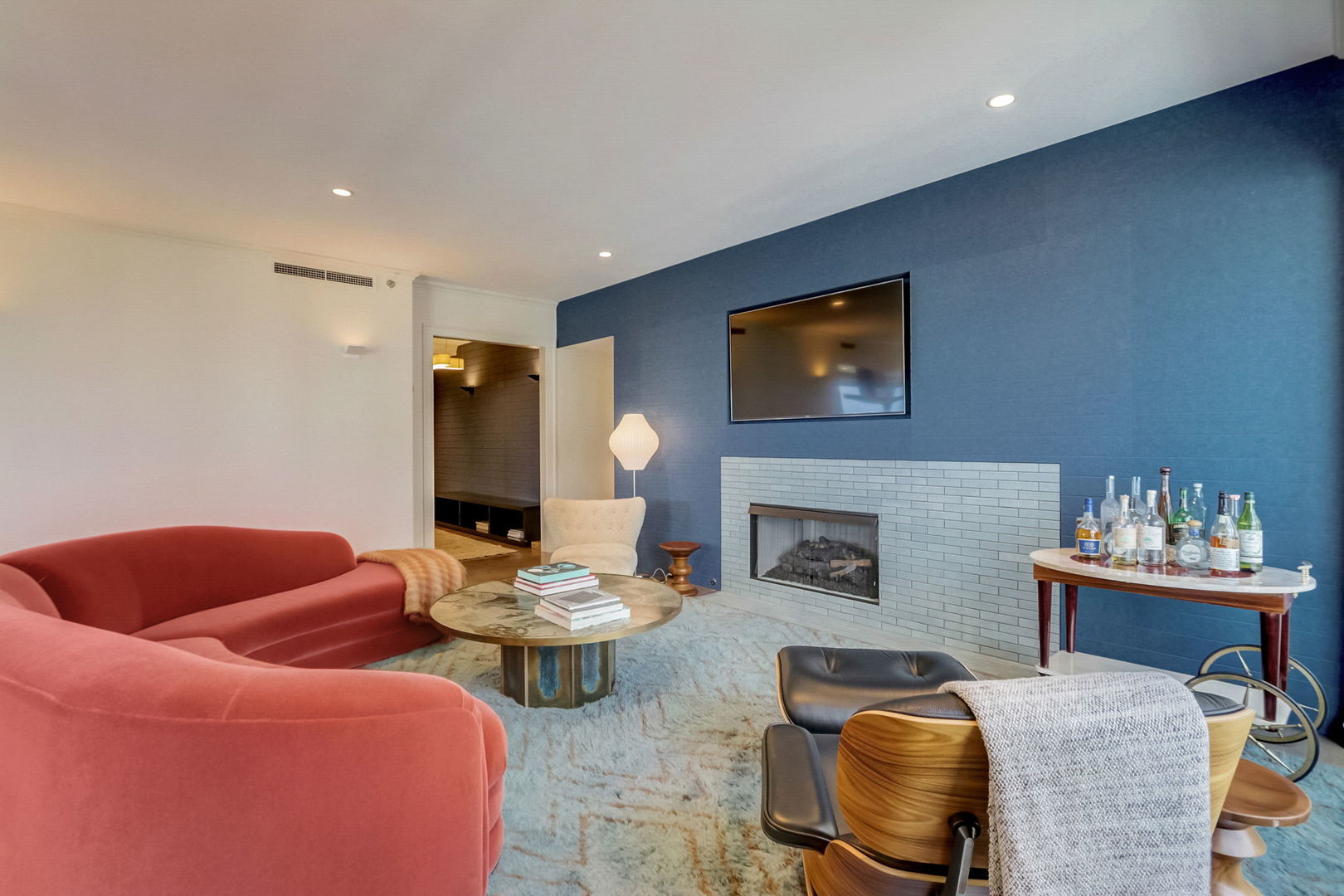 800 N Michigan Avenue Unit: 4703