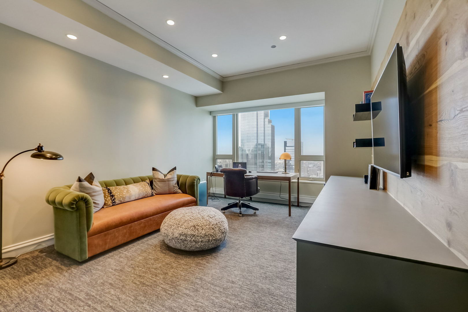 800 N Michigan Avenue Unit: 4703