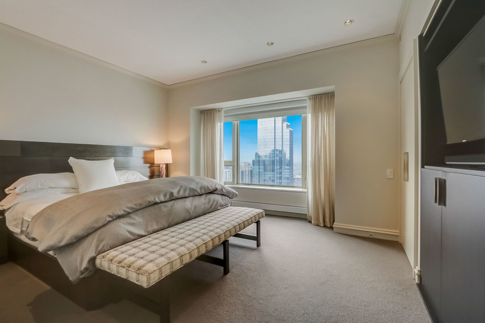 800 N Michigan Avenue Unit: 4703