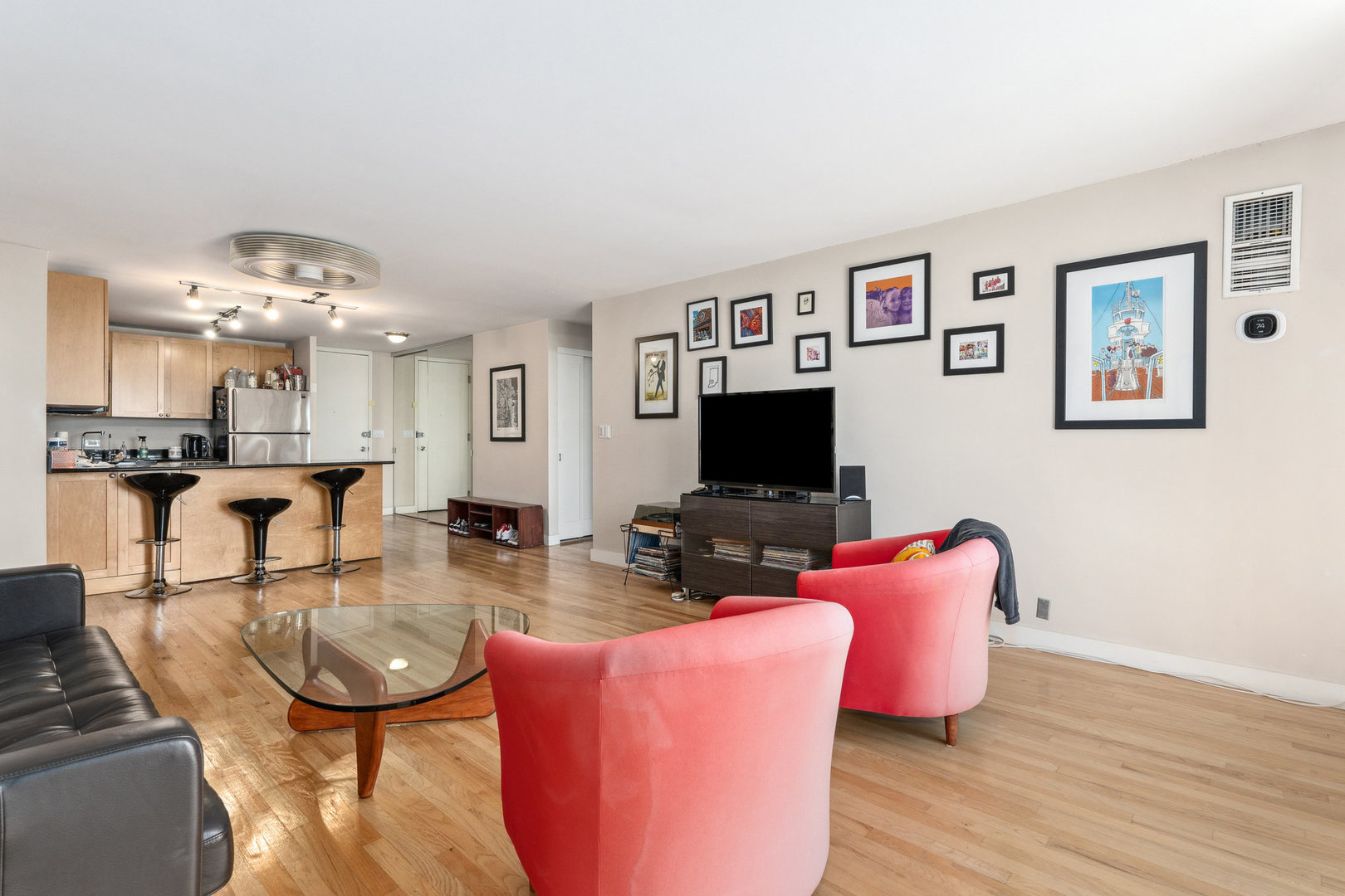 1660 N La Salle Street Unit: 4208