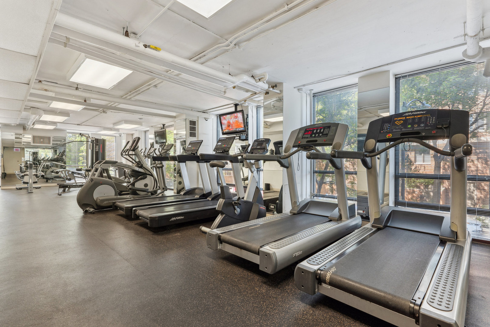 1660 N La Salle Street Unit: 4208