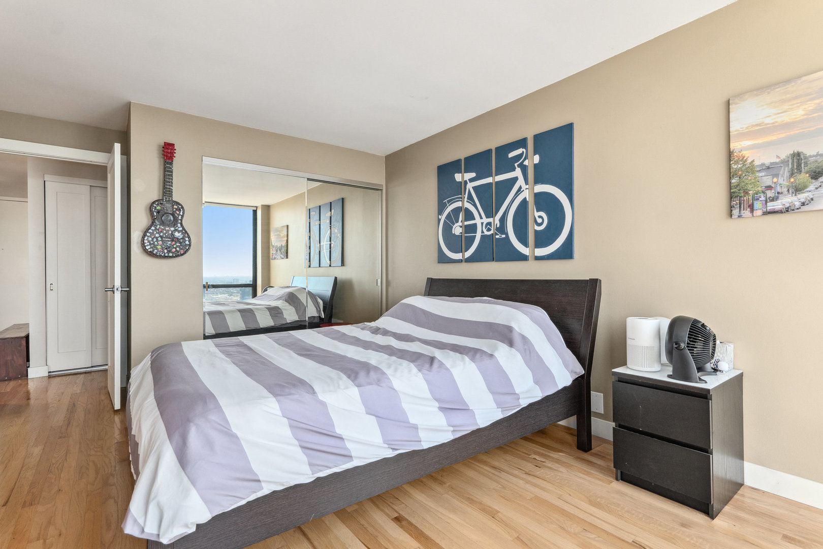 1660 N La Salle Street Unit: 4208