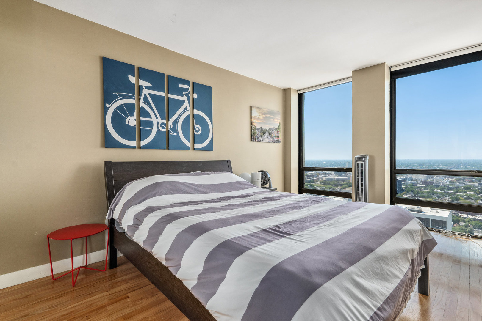 1660 N La Salle Street Unit: 4208