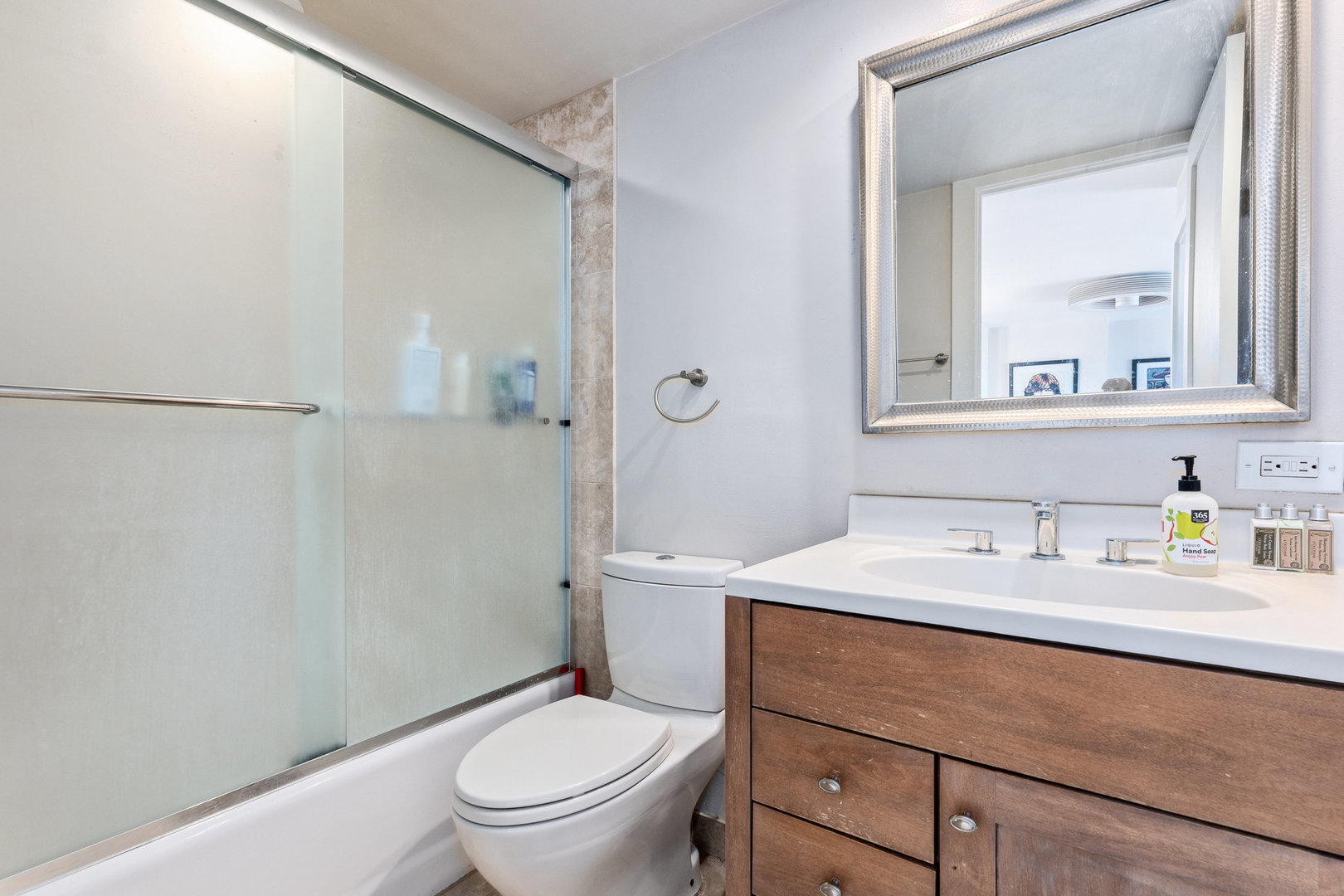 1660 N La Salle Street Unit: 4208