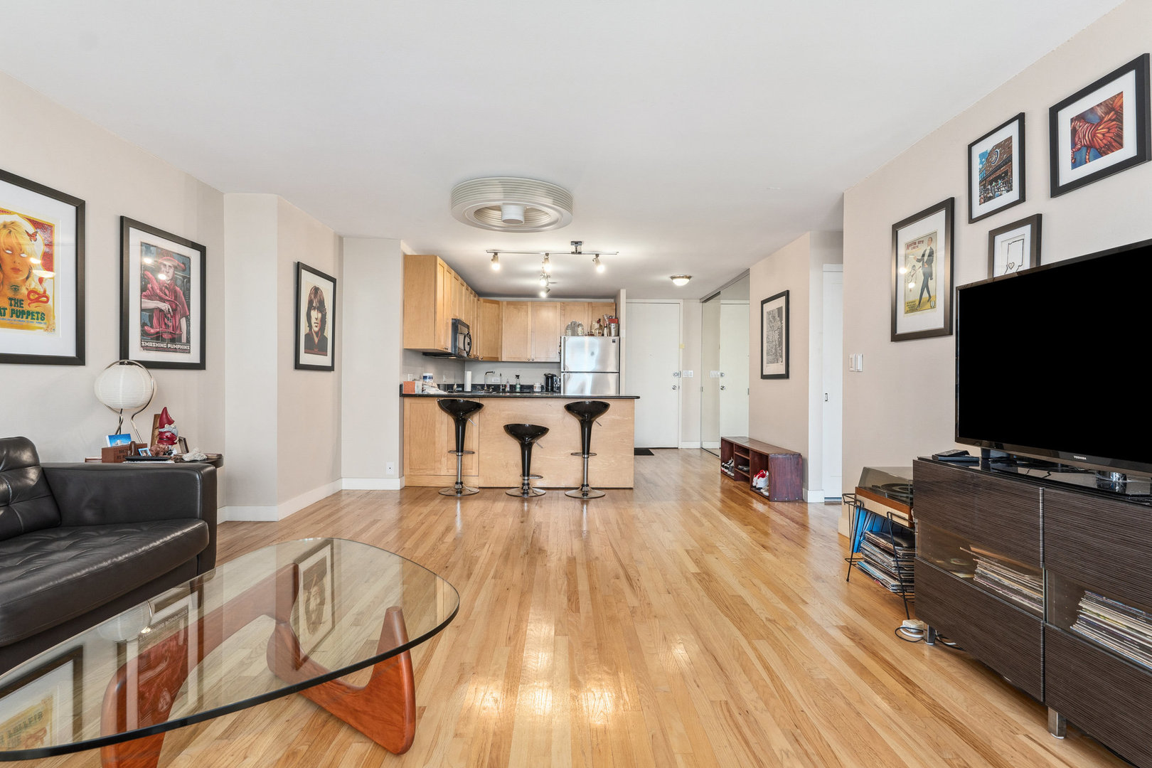 1660 N La Salle Street Unit: 4208