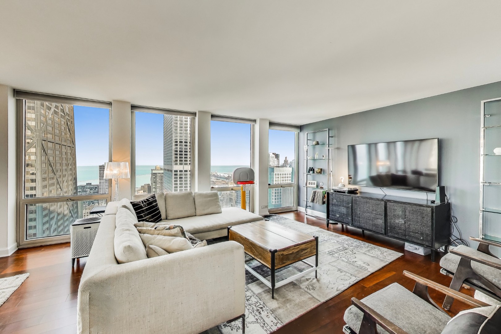 111 E Chestnut Street Unit: 48A