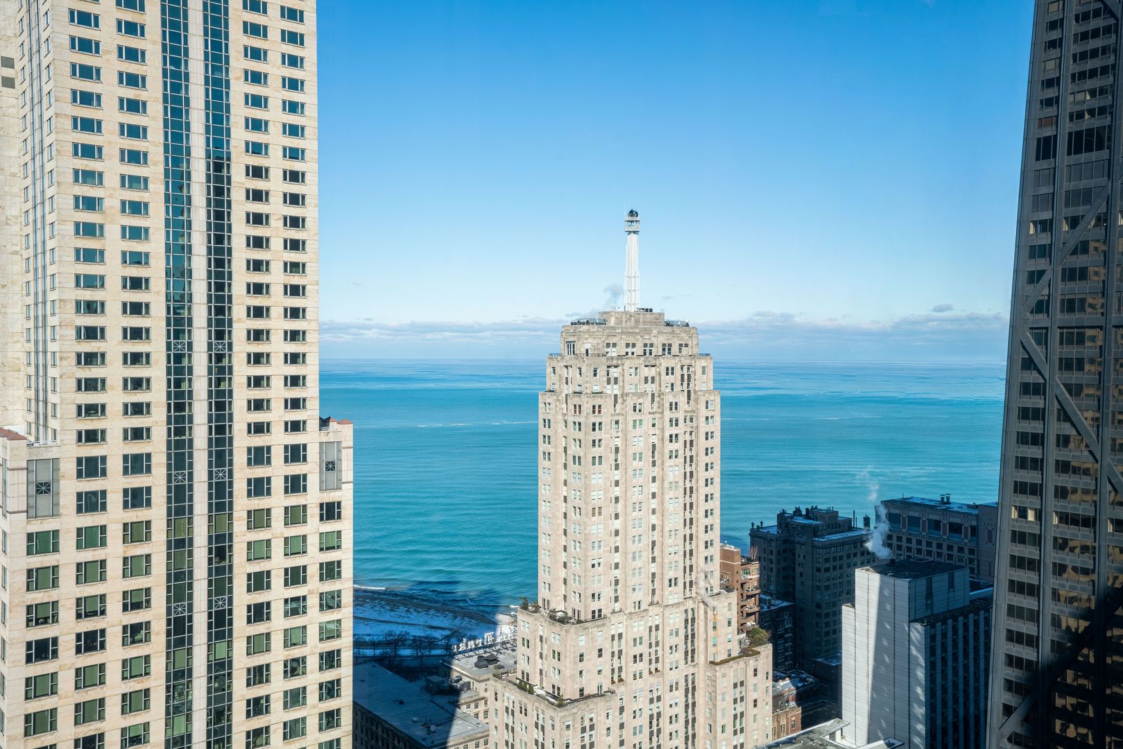 111 E Chestnut Street Unit: 48A